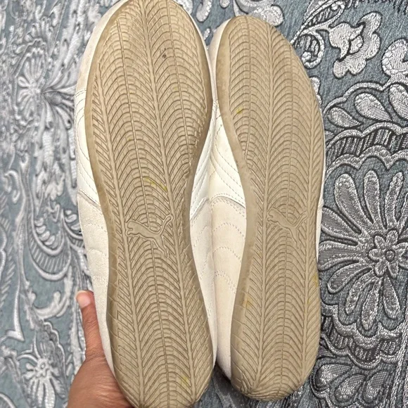 Puma Classic Suede Sneakers in Light Beige and Off-White - Picture 5 of 7